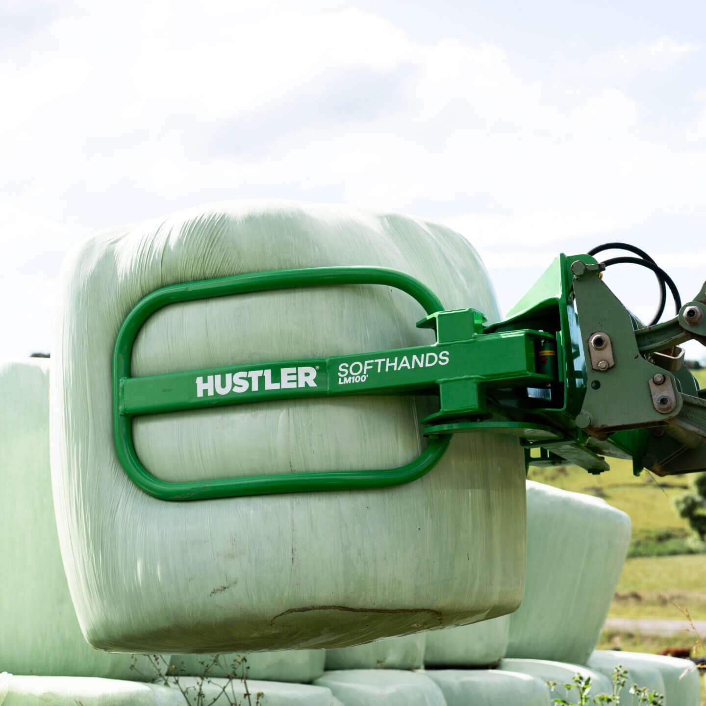 Hustler Softhands - LM100 Bale Handler