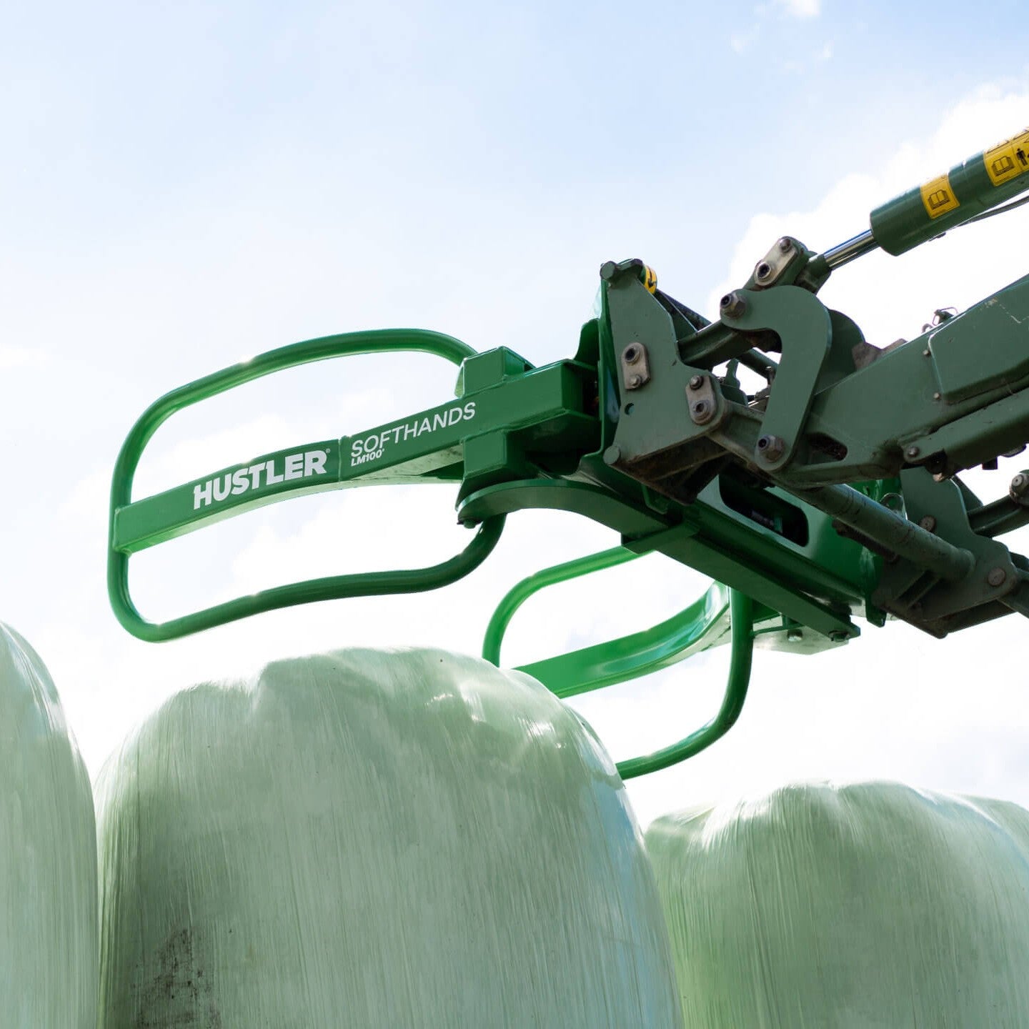 Hustler Softhands - LM100 Bale Handler
