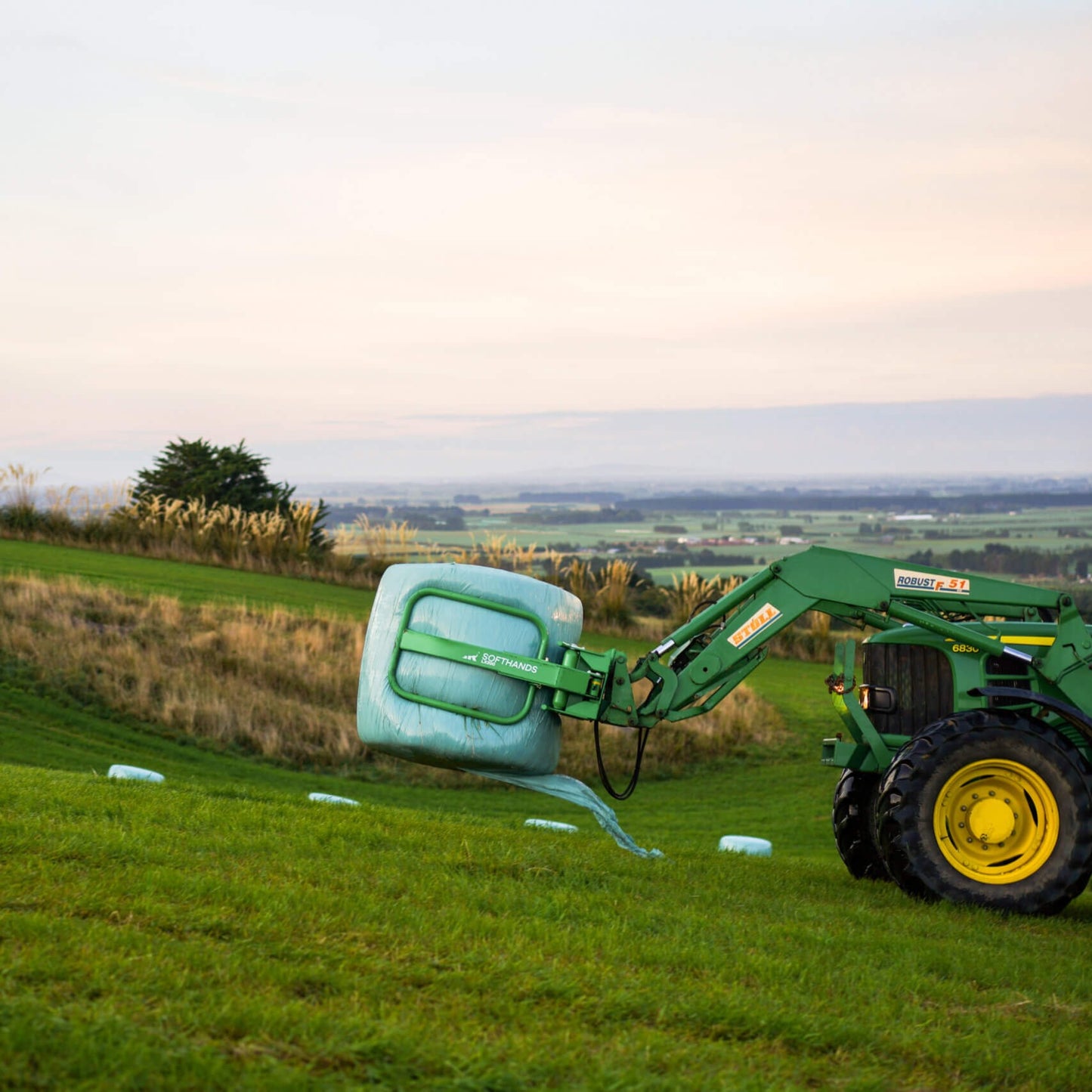 Hustler Softhands - LX200 Bale Handler