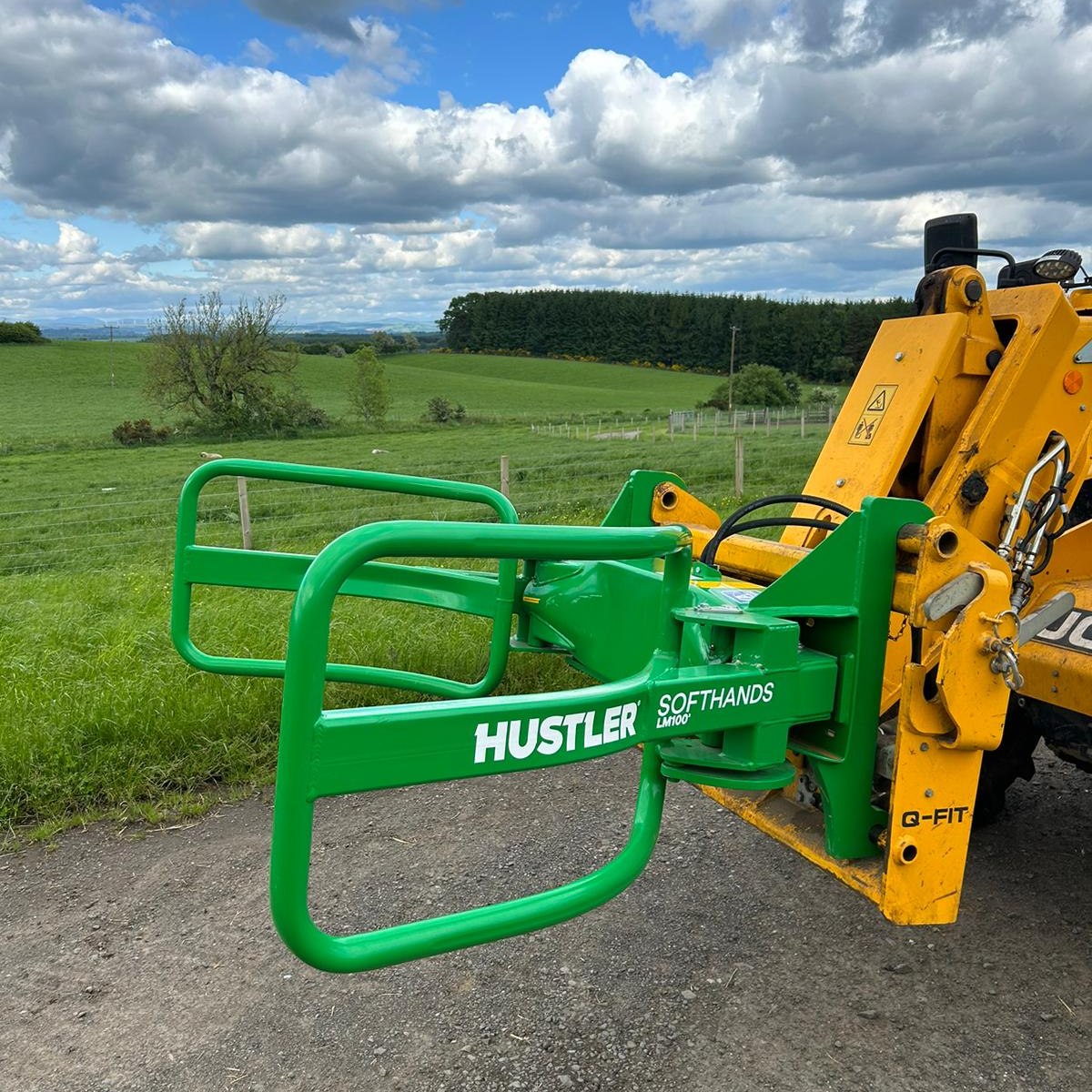 Hustler Softhands - LM100 Bale Handler